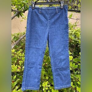 👖DKNY CAPRI JEANS Size 8 Side Zip with belt loops & flat front. GUC